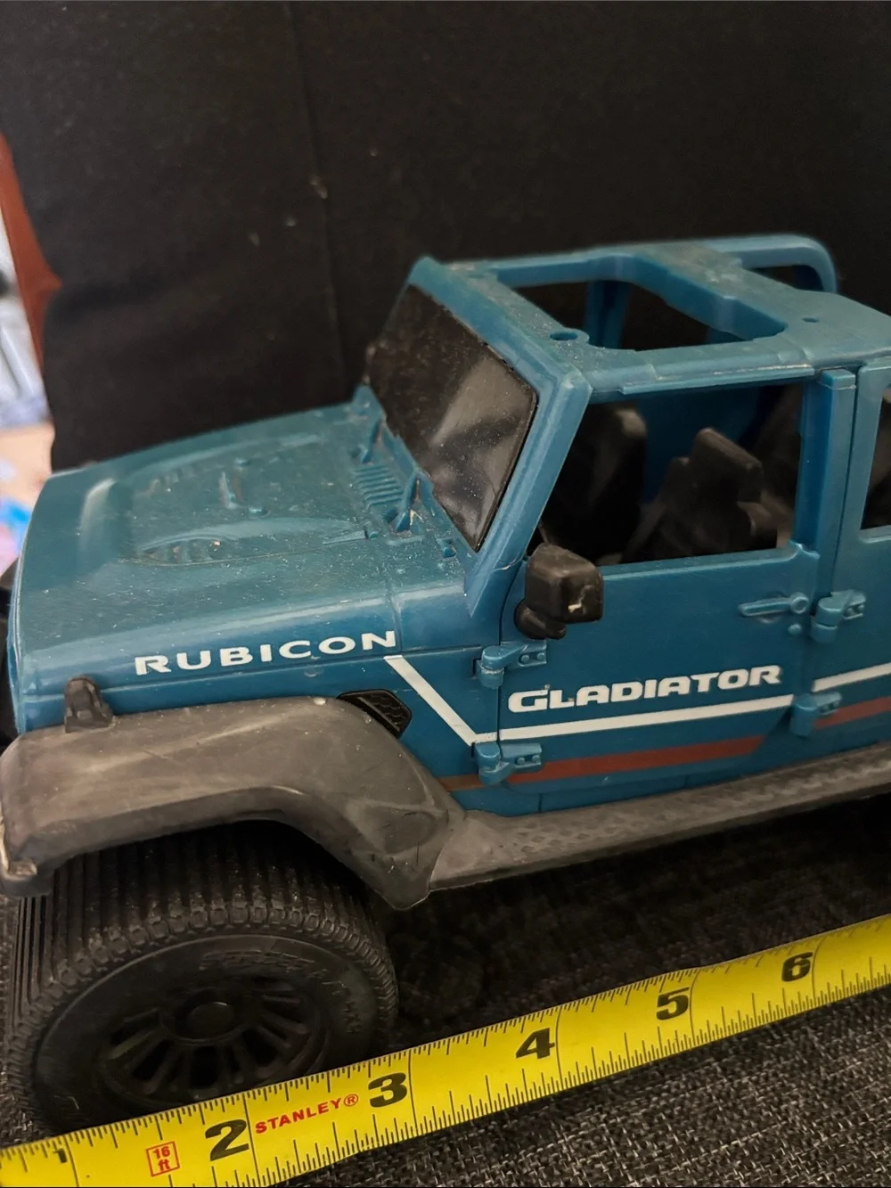 2019 Jeep Gladiator Rubicon die-cast model pickup truck
